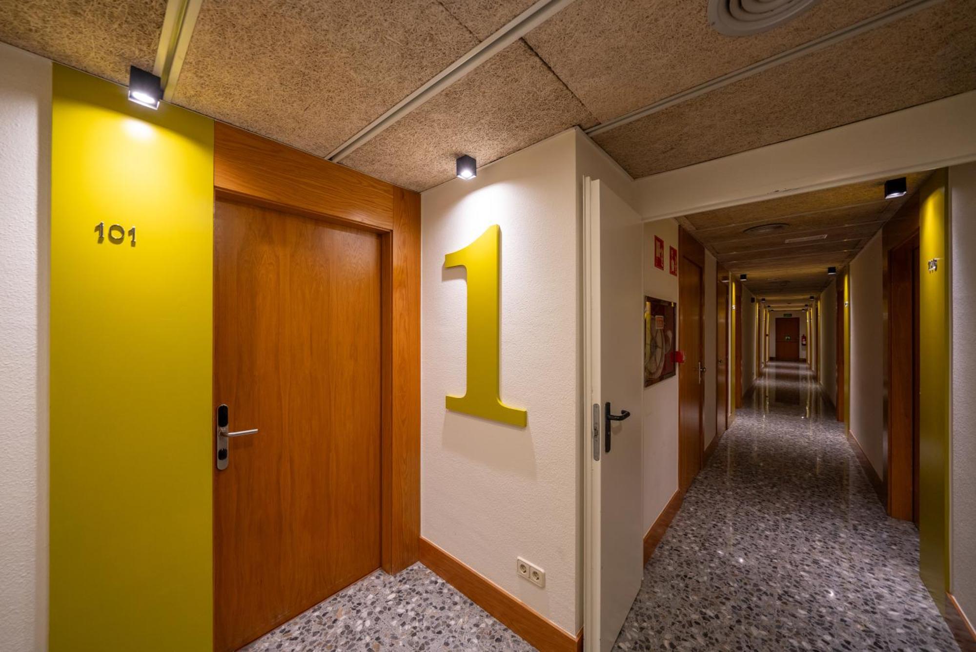 J. Balmes Hotel